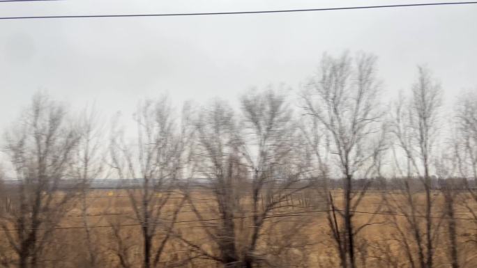 高铁火车窗外冬天风景