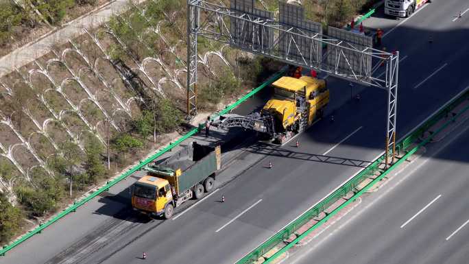 养路工人  公路养护  修路  工人