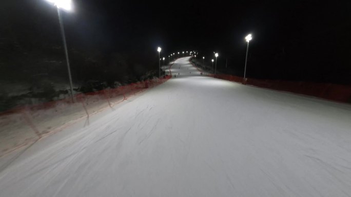 鳌山滑雪场夜晚滑雪极限运动高山滑雪航拍