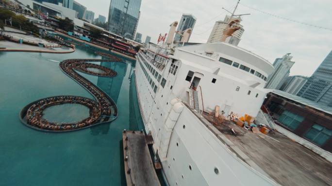 FPV航拍深圳海上世界游轮餐厅