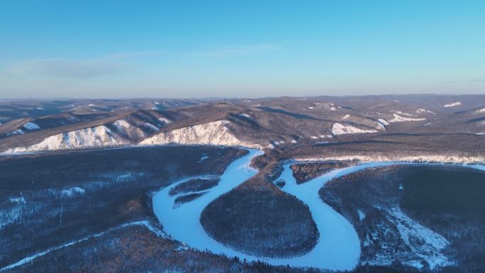 航拍大兴安岭激流河白鹿岛雪景