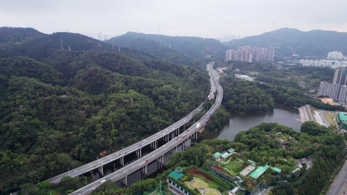 深圳交通南坪快速隧道穿山航拍4k