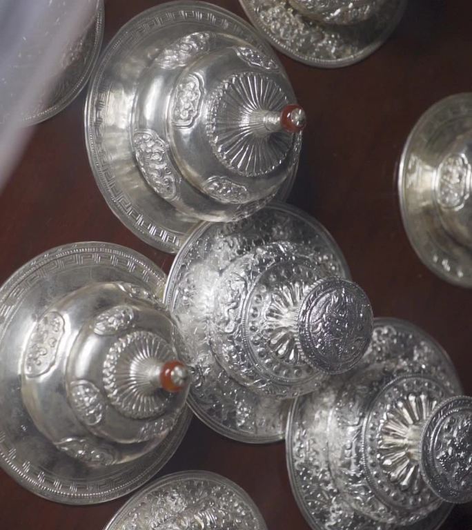 烧制塑形 藏碗涂抹 银碗雕画 藏碗雕画