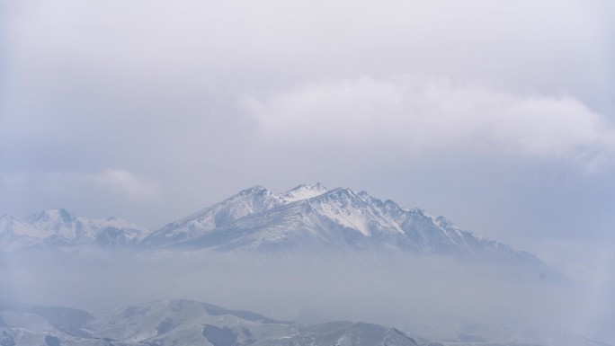 乌哨岭雪山云雾延时