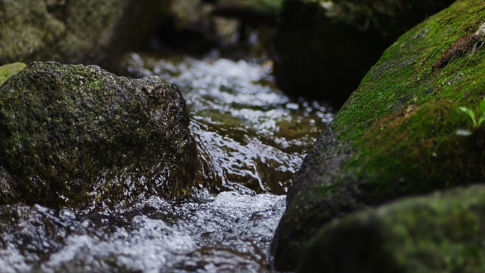 山涧小溪流水泉水