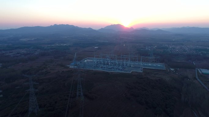4K夕阳下的高压电塔变电站5