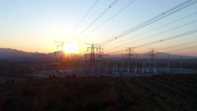 4K夕阳下的高压电塔变电站