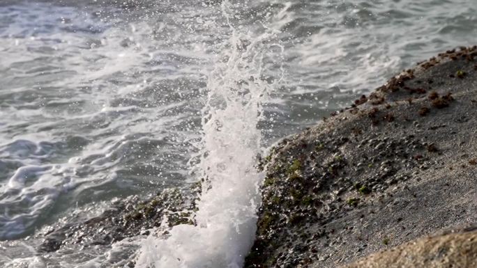 海浪撞击礁石-高速摄影