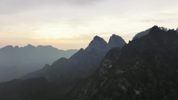 日出时分的武当山航拍空镜由近及远