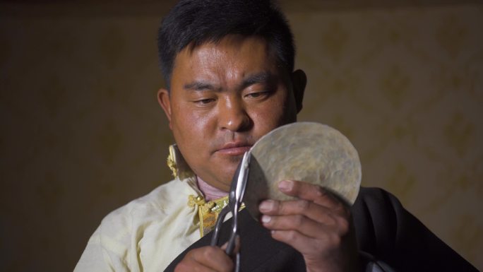 西藏匠人 藏式银碗 西藏银碗 清洗银片