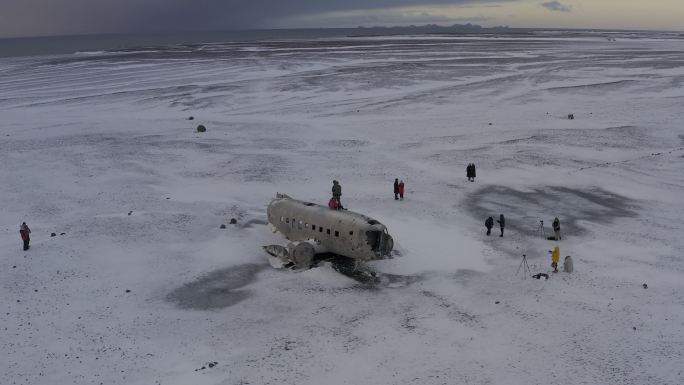 4K北极冰岛雪山冰天雪地飞机残骸航拍大雪