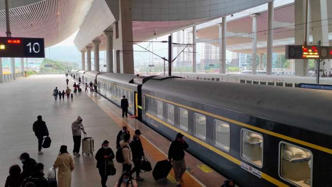 福建省厦门北站进站乘坐普速列车的旅客