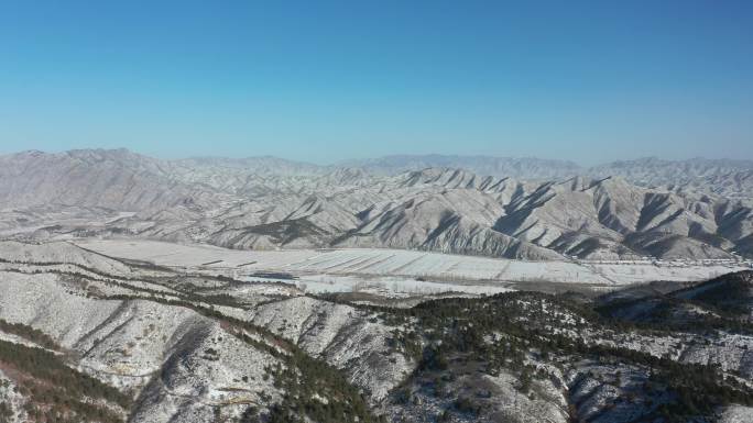 4K航拍大雪雪地乡村农田