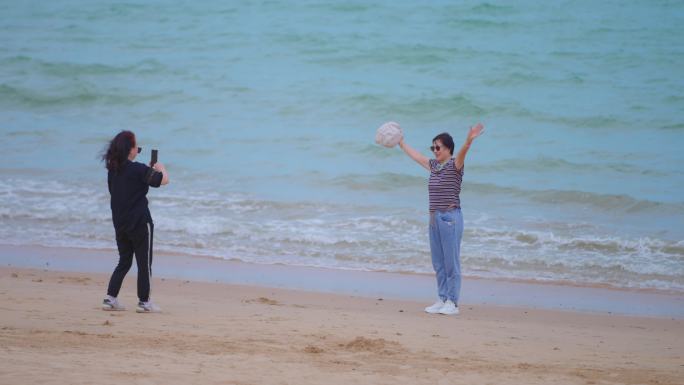 海南假日海滩椰树大海海边游玩帆板帆船