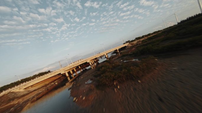 穿越机追拍公路摩托车