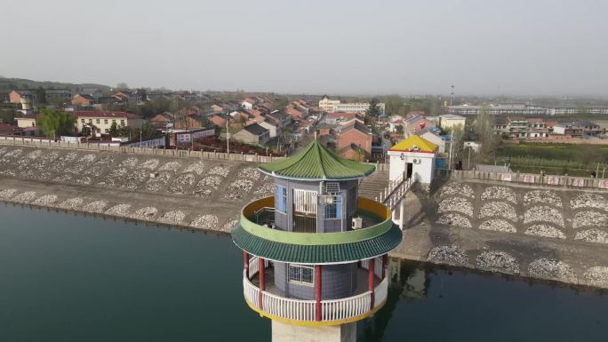 湖边水库灯塔美景空景