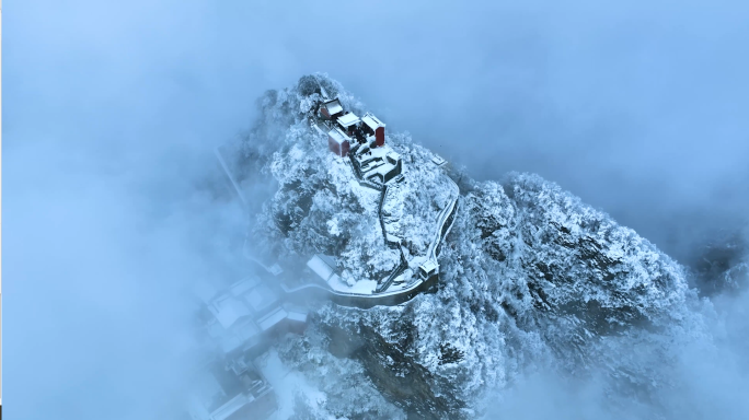 武当山冬季雪景十堰武当山金顶太子坡道教