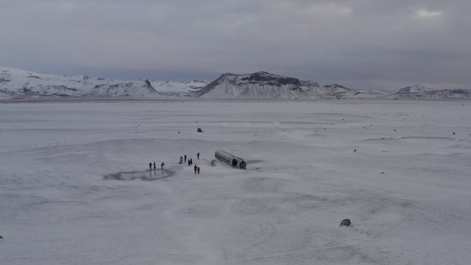 4K北极冰岛雪山冰天雪地飞机残骸航拍大雪