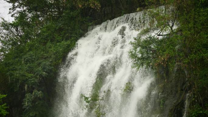 山水 瀑布