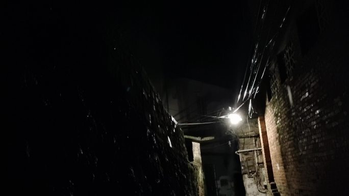 恐怖小巷 夜巷雨景 下雨的小巷 行走雨巷