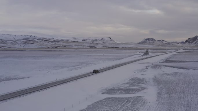 4K北极冰岛雪山冰天雪地汽车航拍大雪