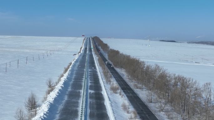 高速公路国道雪景风吹雪汽车行驶