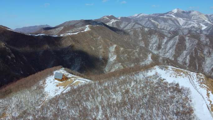 [4K]航拍素材.海坨山谷营地雪后云影