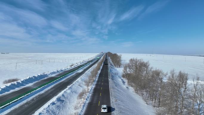 呼伦贝尔草原高速公路汽车风吹雪