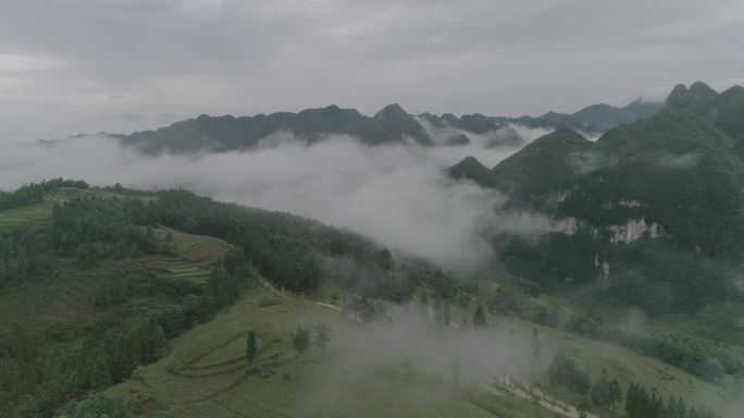 群山风景航拍山间小镇村落