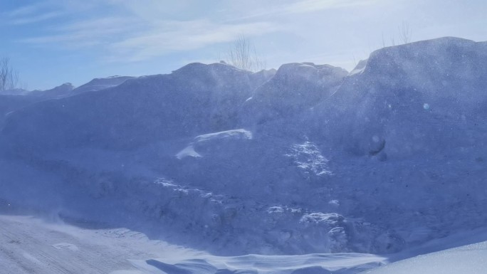 草原风吹雪白毛风雪域风景