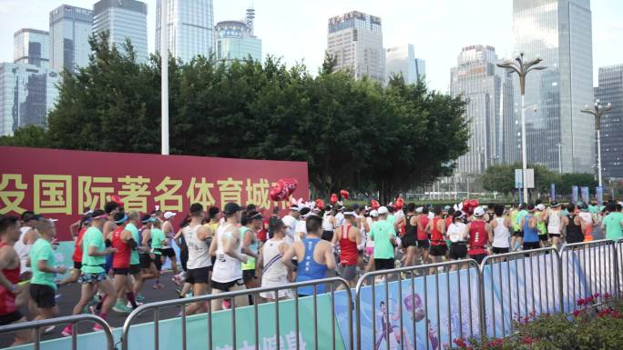 2023深圳国际马拉松起跑