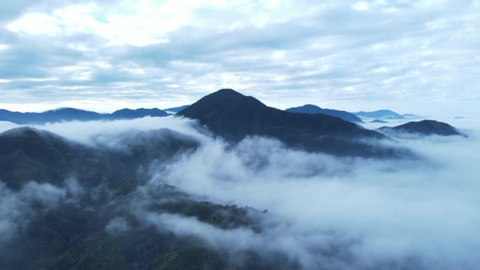 云山雾绕的大山