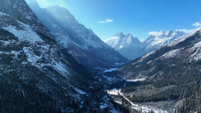 航拍四川阿坝四姑娘山双桥沟猎人峰雪山