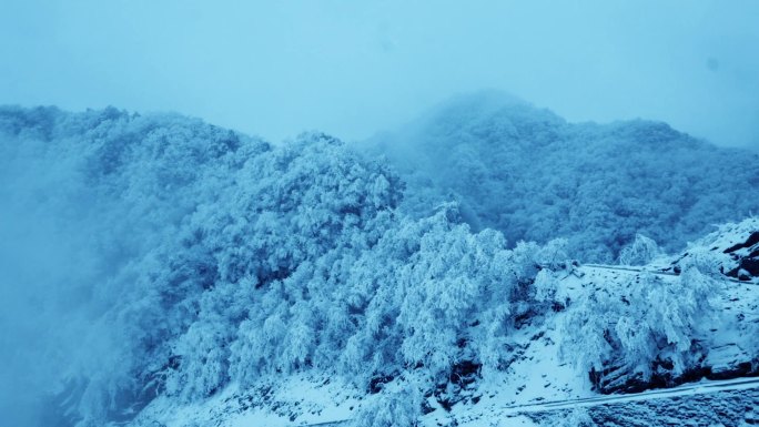 龙头山光雾山雪景实拍