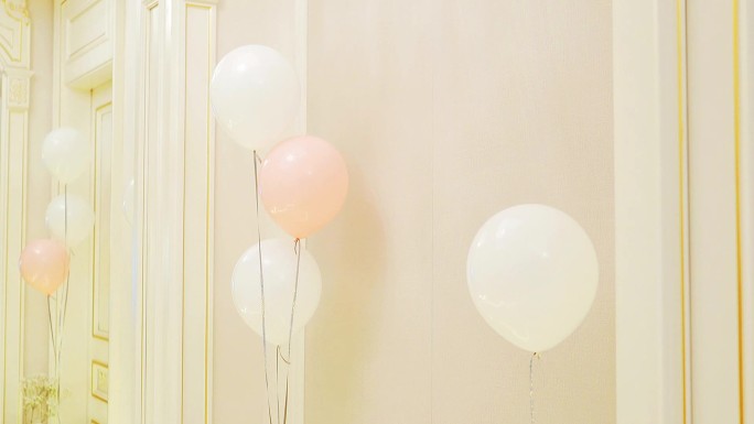 白色粉色气球