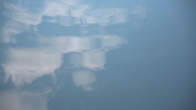 （原创可商）杭州西湖曲院风荷蓝天水中倒影