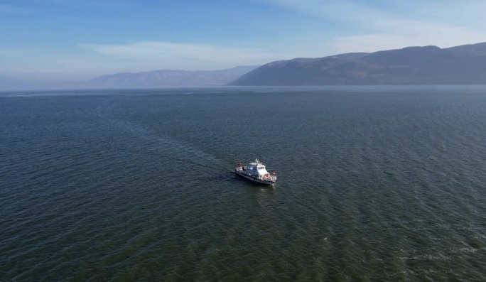 航拍海上游艇，治愈系海面，海天一色