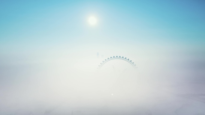 4K60帧哈尔滨冰雪摩天轮平流云雾航拍