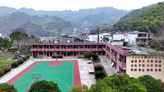 山区新农村小学