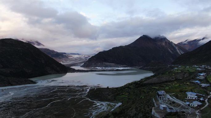 原创西藏来古冰川清晨航拍