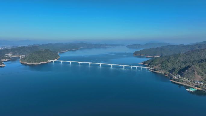 4k航拍千岛湖上江埠大桥自然风光