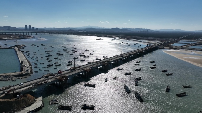 航拍改扩建中的威海双岛湾公路桥