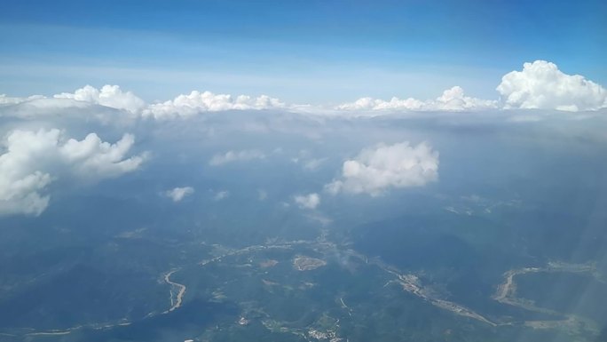 在飞机上拍摄的云