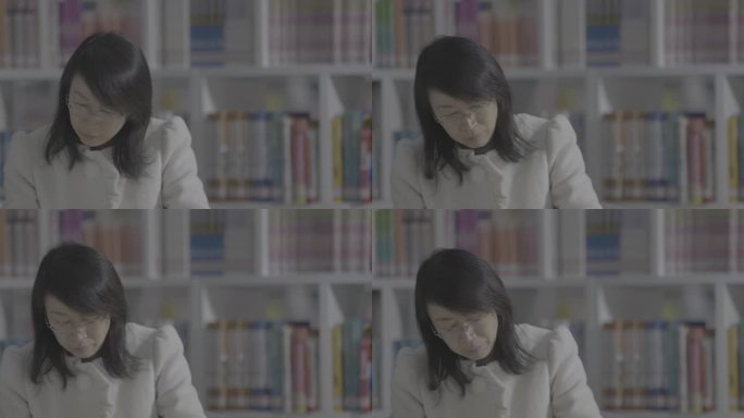 【4K灰度】中年女子图书馆看书读书