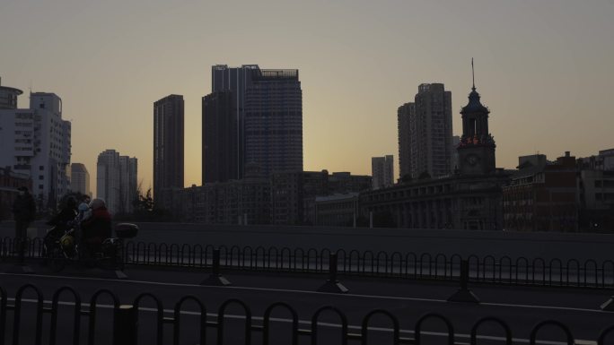 4K上海城市黄昏路过的行人