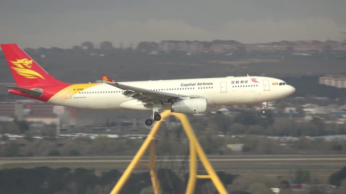 空客A330飞机下降落地视频
