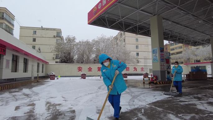 加油站场地扫雪2