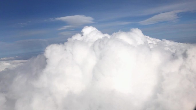 飞机上拍的白云 云层之上
