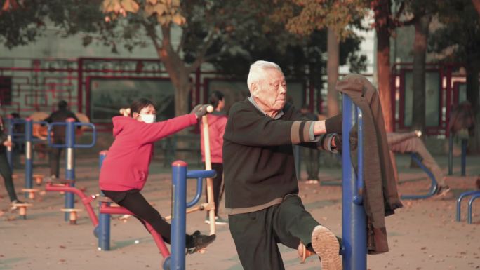 老年生活，健身的老人