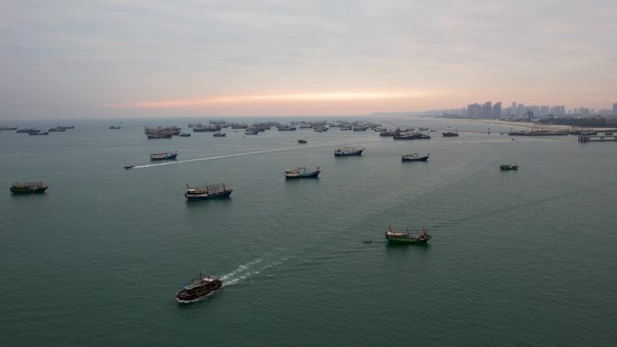 海银滩天下第一滩滨海夕阳日落渔船航拍